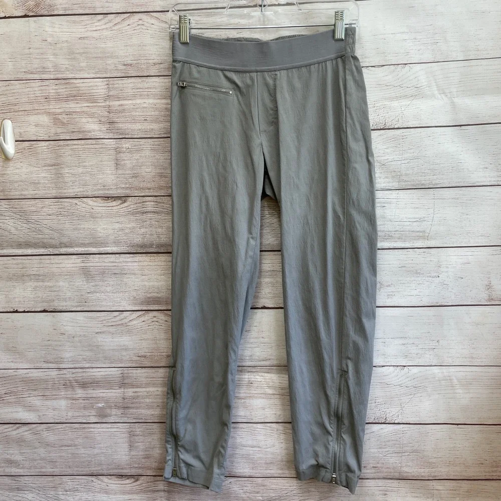ATHLETA MOD TREKKIE‎ CROPPED PANTS IN GRAY